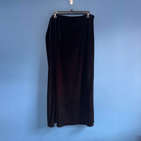 Jaclyn Smith Dresses & Skirts - Vintage Black Velvet Maxi Skirt Women's Size XL Made In USA Goth Grunge Whimsy